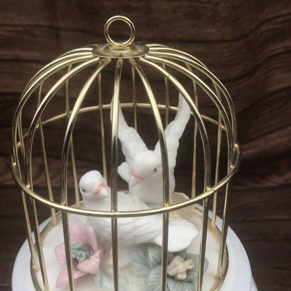 Trinket Box or Potpourri Holder Porcelain Doves in Gold-tone Cage on Hinged Lid - Picture 2 of 11